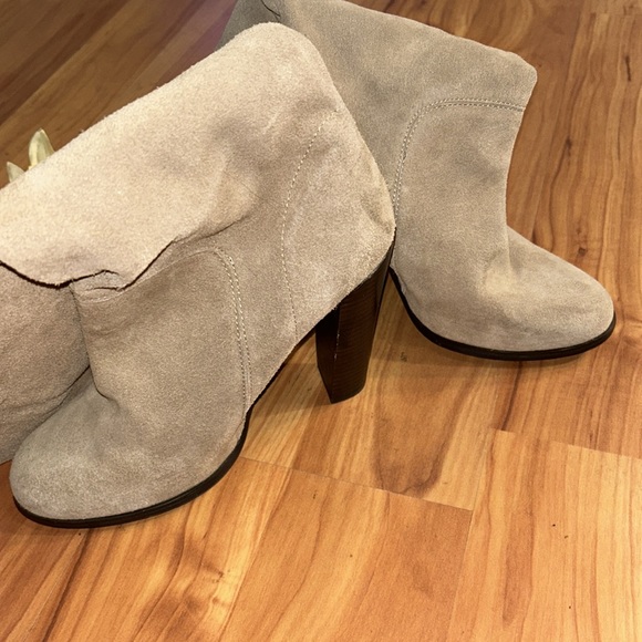 Colin Stuart Slouch Heeled Boots - Picture 3 of 14